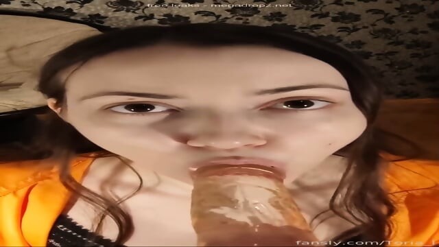 Toria_l Teases By Sucking A Dildo POV