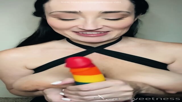 MILF Sheasweetnessvip Sucks On A Dildo