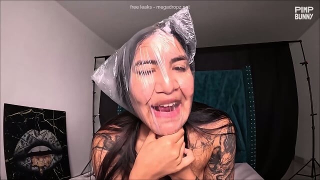 Vero Roller Rubs Pussy With A Plastic Bag Covering Her Head